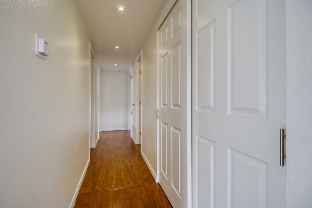 Virtual tour photo 17 of 27 for 3977 Ingraham St #A