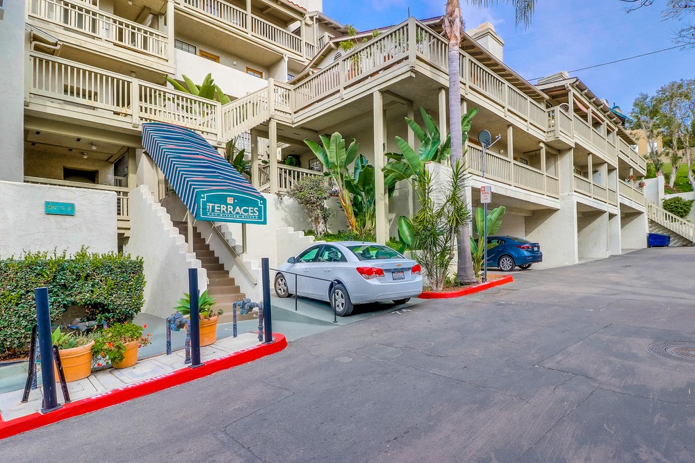 Virtual tour photo 3 of 39 for 3985 Hortensia St APT F4