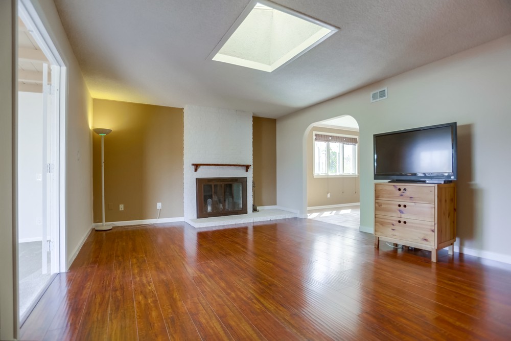 Virtual tour photo 8 of 37 for 3988 Armstrong St