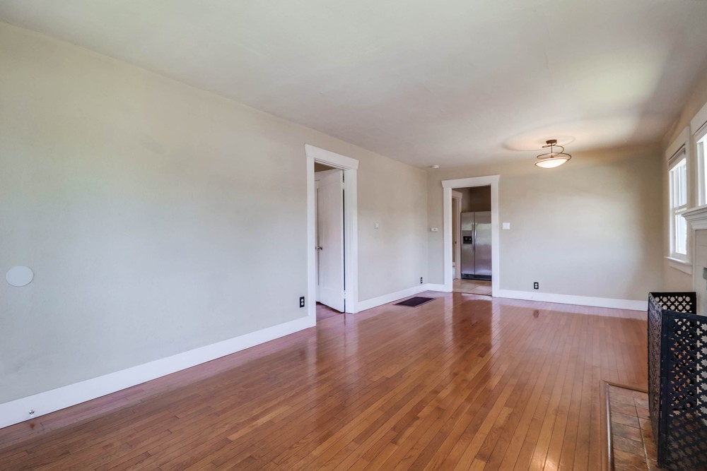 Virtual tour photo 11 of 42 for 3996 Mississippi St