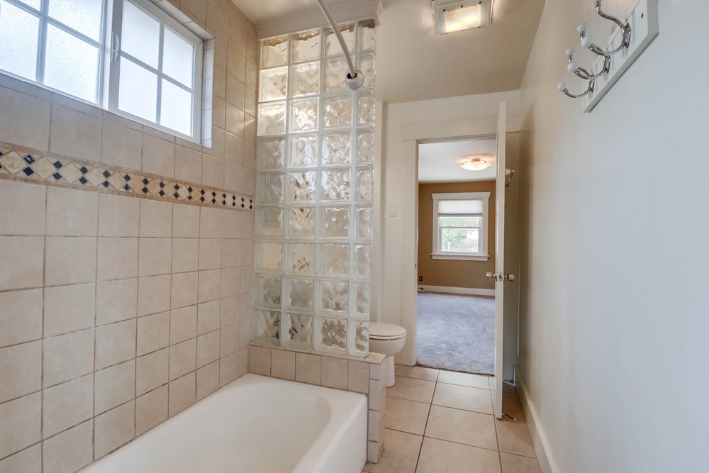 Virtual tour photo 29 of 42 for 3996 Mississippi St