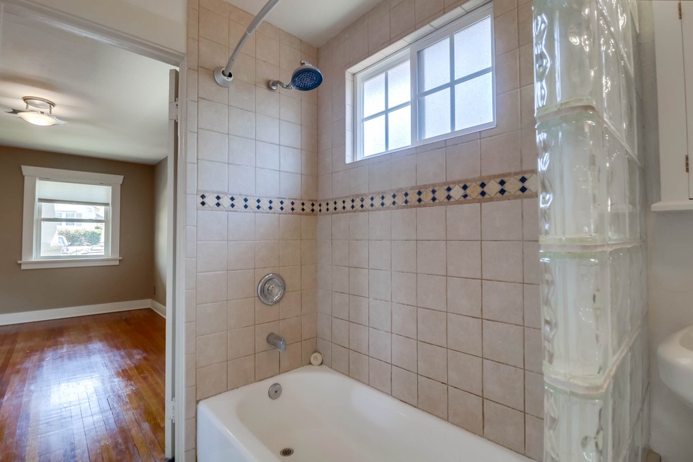 Virtual tour photo 30 of 42 for 3996 Mississippi St