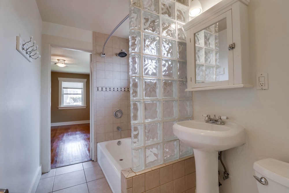 Virtual tour photo 31 of 42 for 3996 Mississippi St