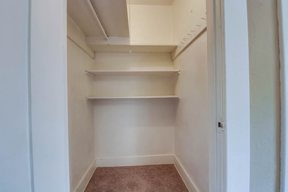 Virtual tour photo 35 of 42 for 3996 Mississippi St