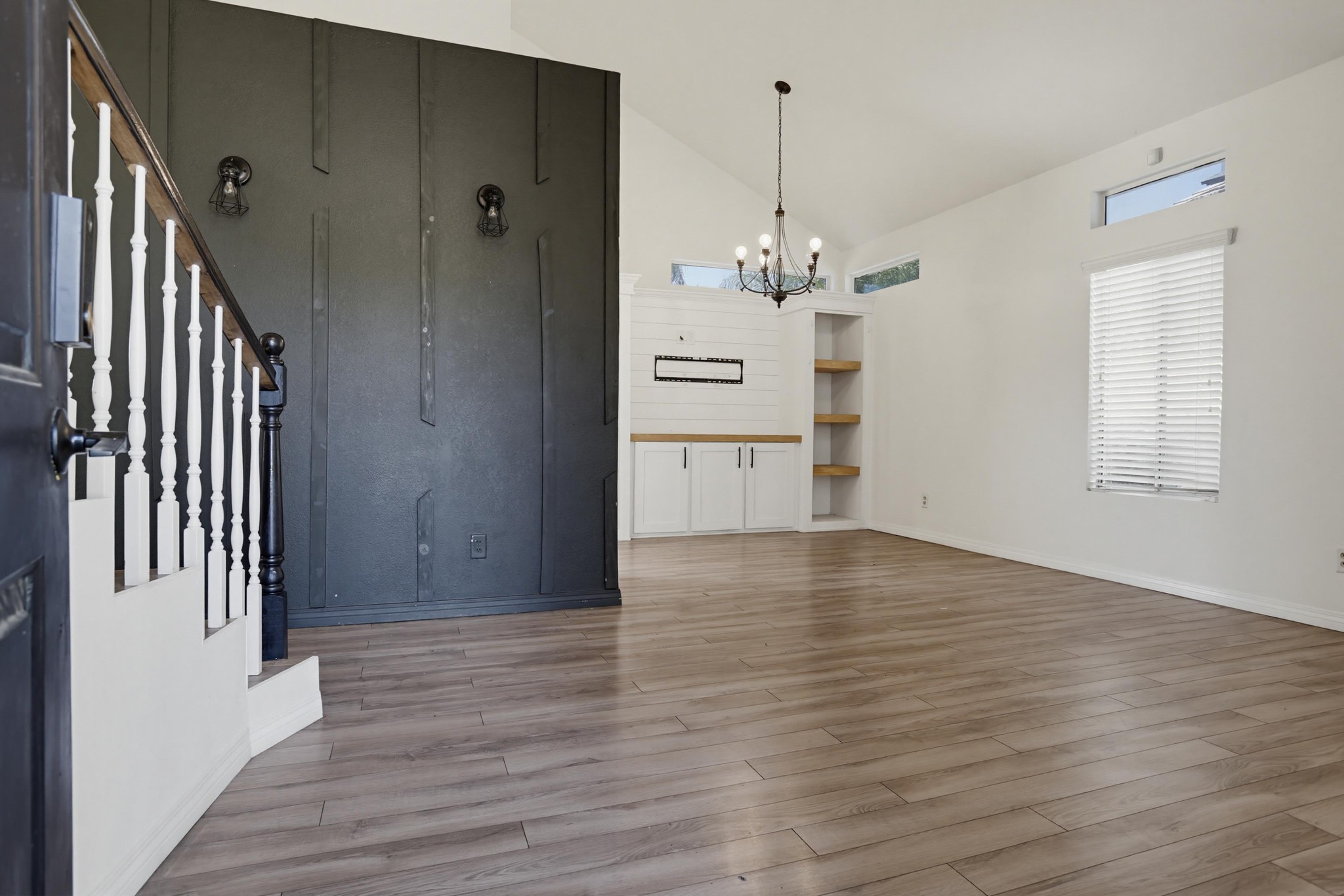 Virtual tour photo 4 of 38 for 39991 Falcon Way