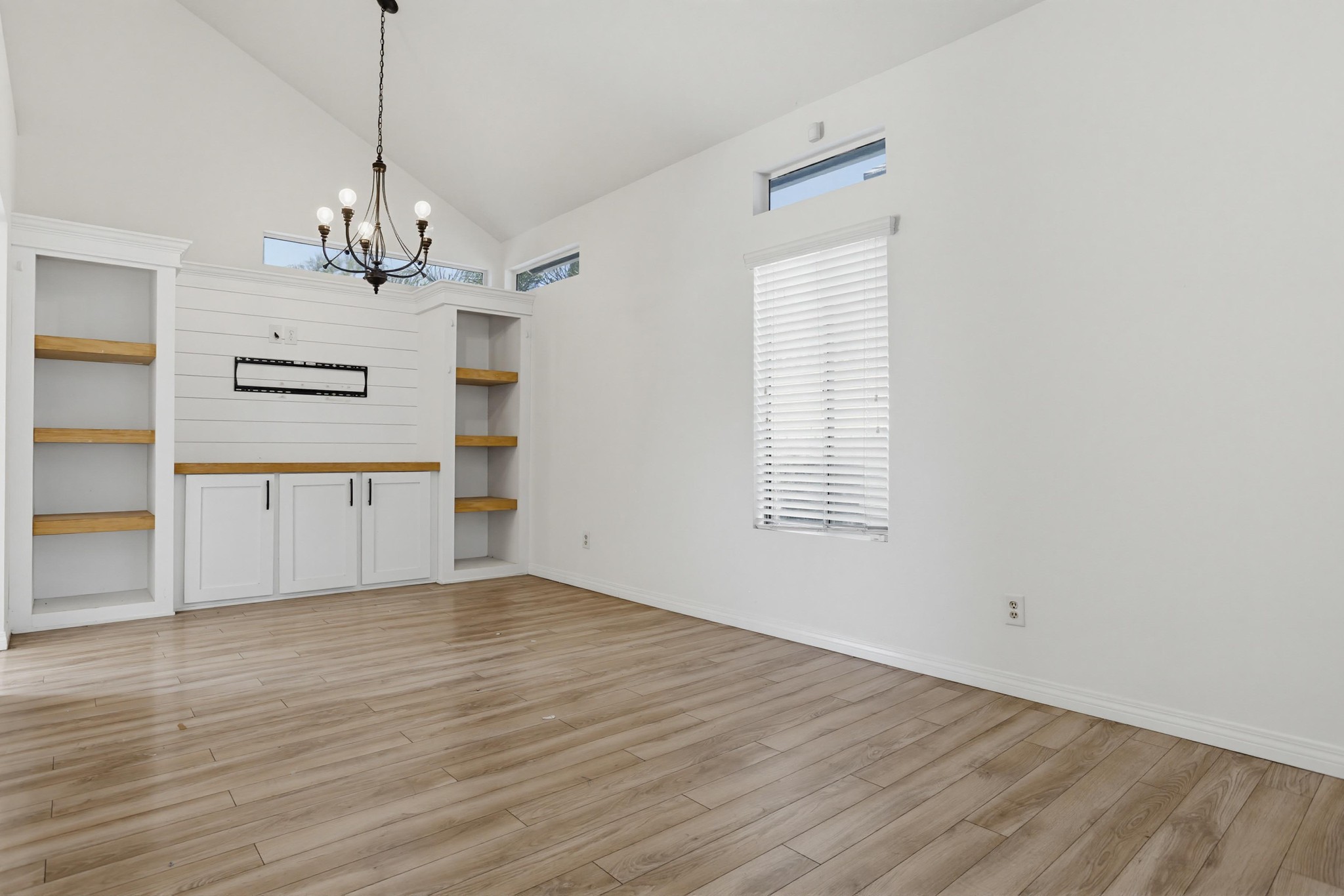 Virtual tour photo 5 of 38 for 39991 Falcon Way