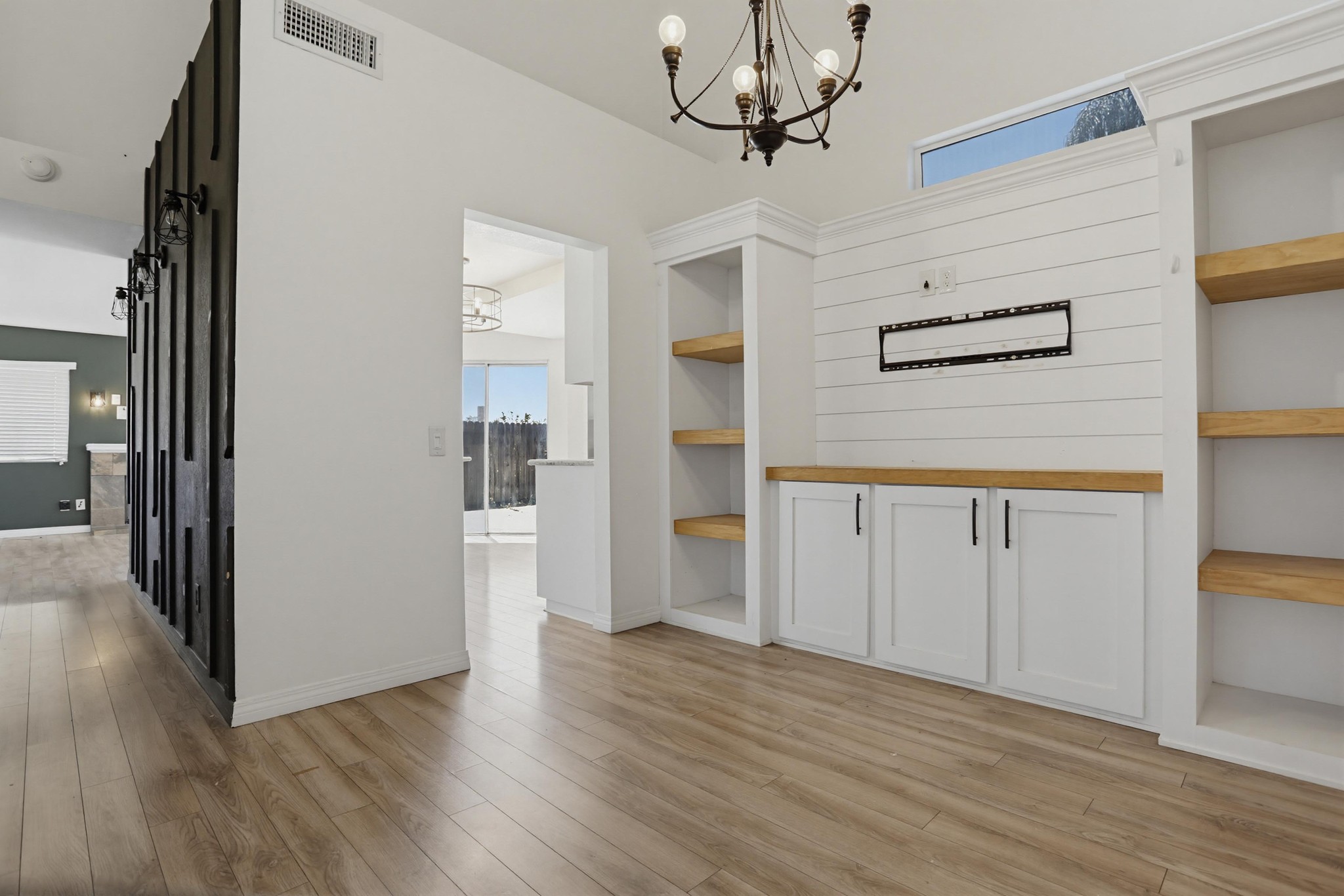 Virtual tour photo 8 of 38 for 39991 Falcon Way