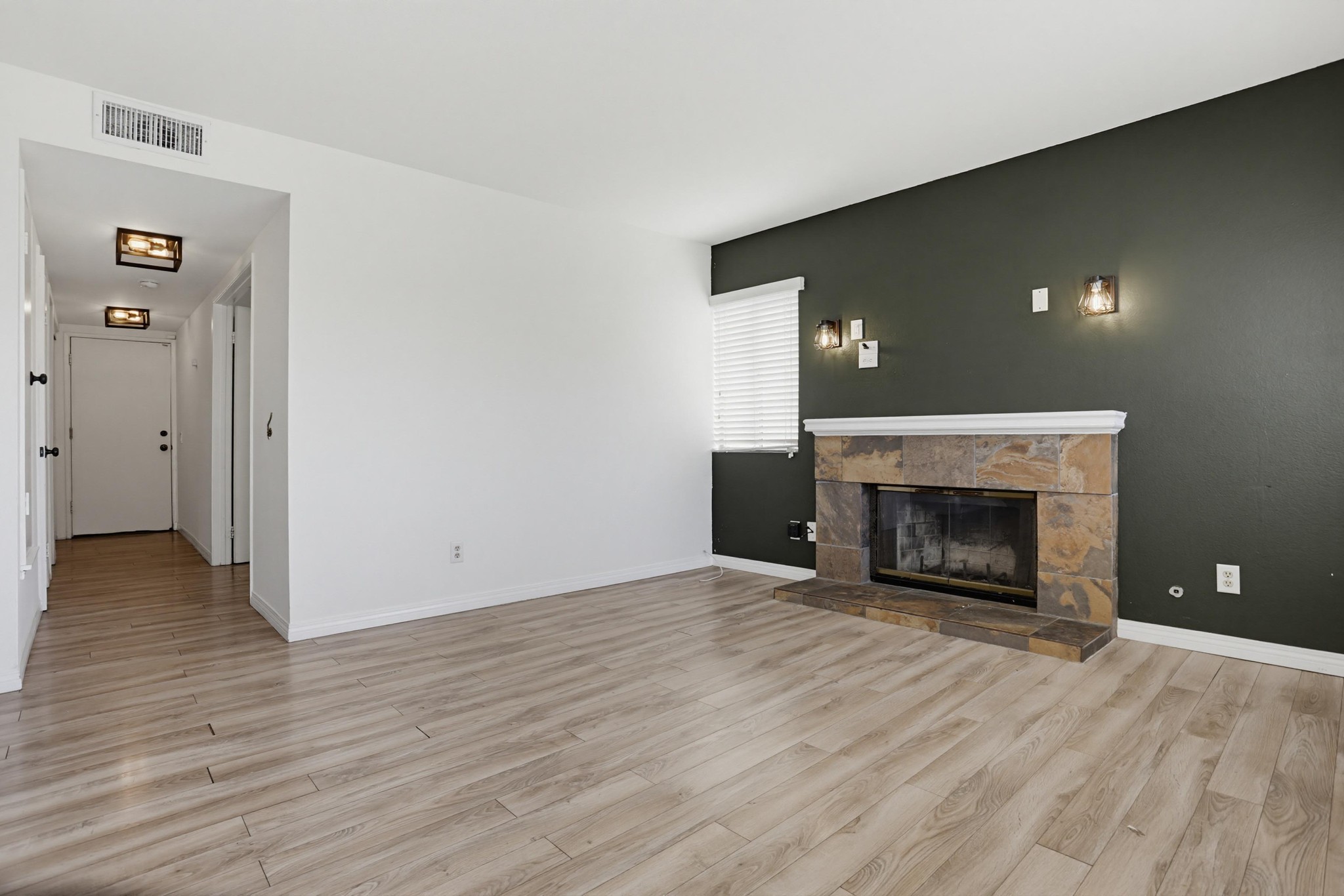 Virtual tour photo 11 of 38 for 39991 Falcon Way
