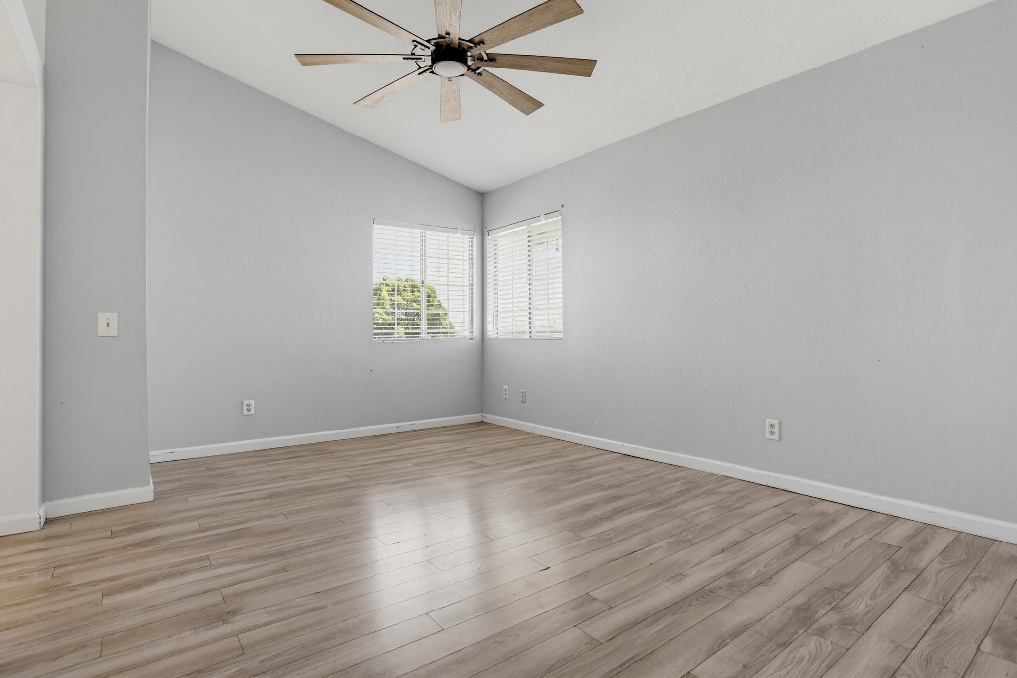 Virtual tour photo 29 of 38 for 39991 Falcon Way