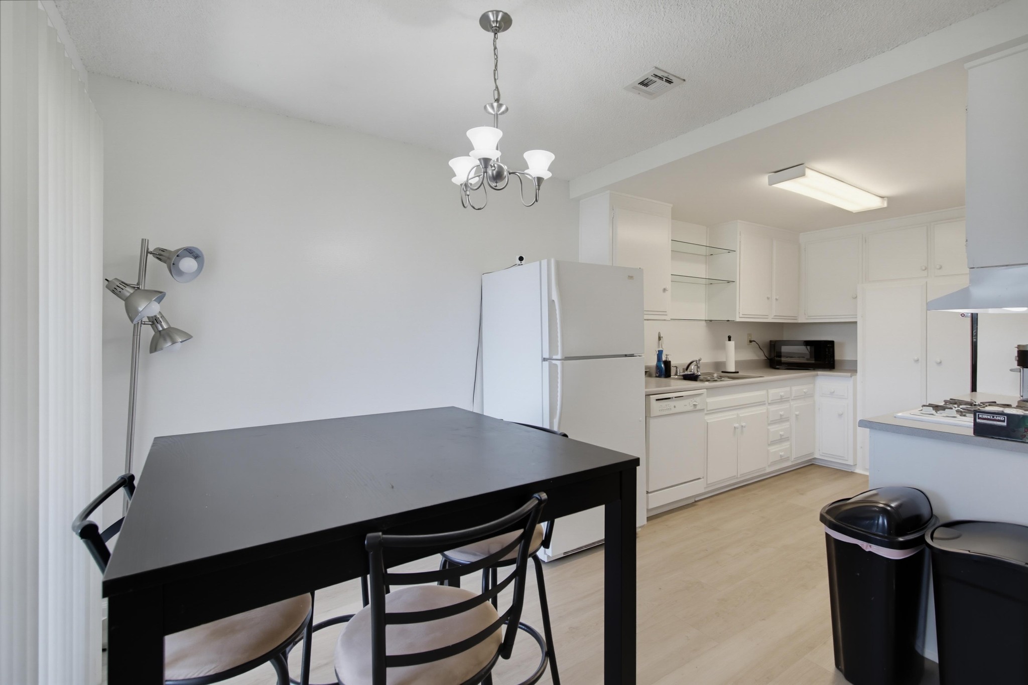 Virtual tour photo 11 of 109 for 400 W Madison Ave