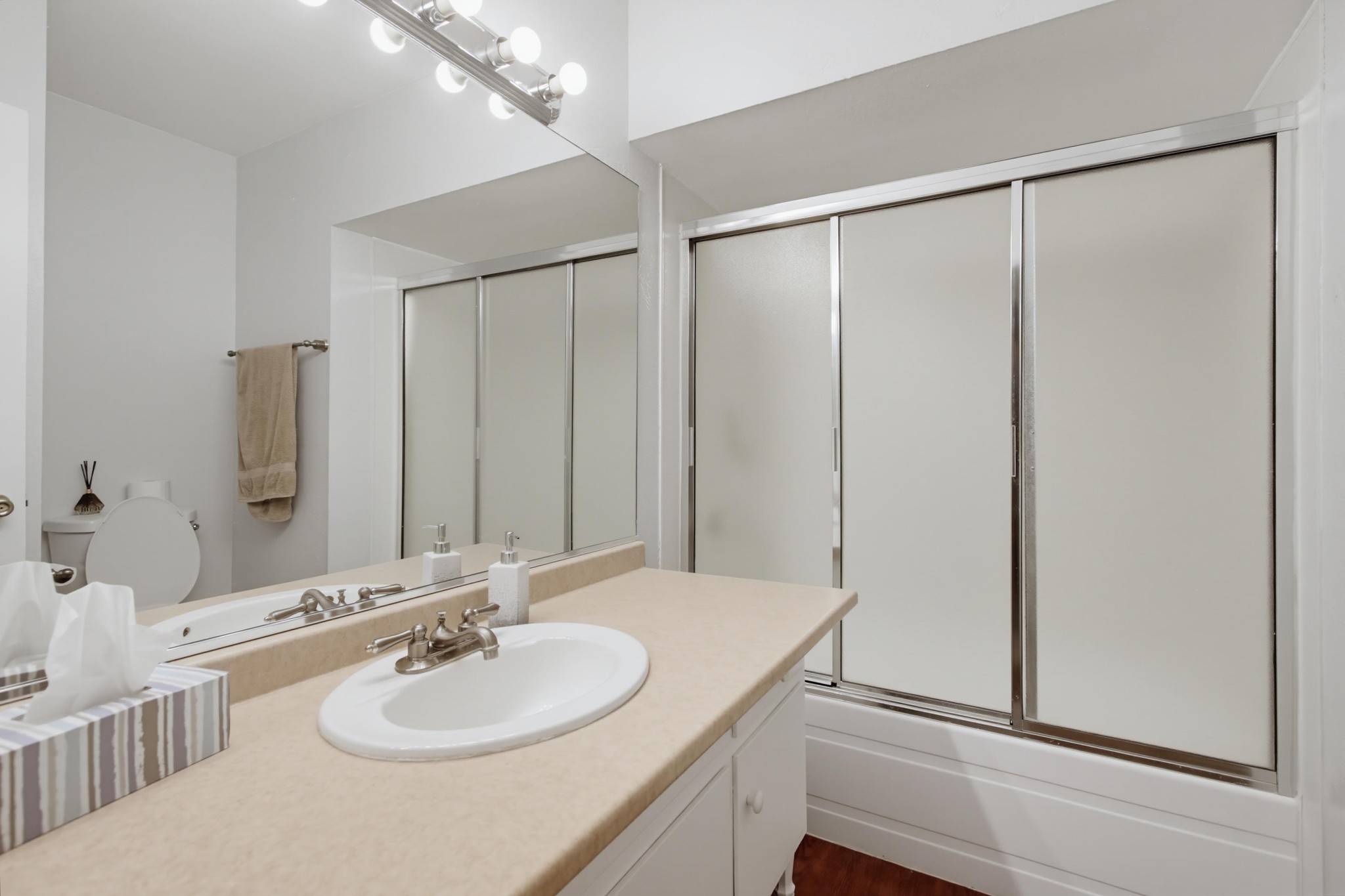 Virtual tour photo 18 of 109 for 400 W Madison Ave