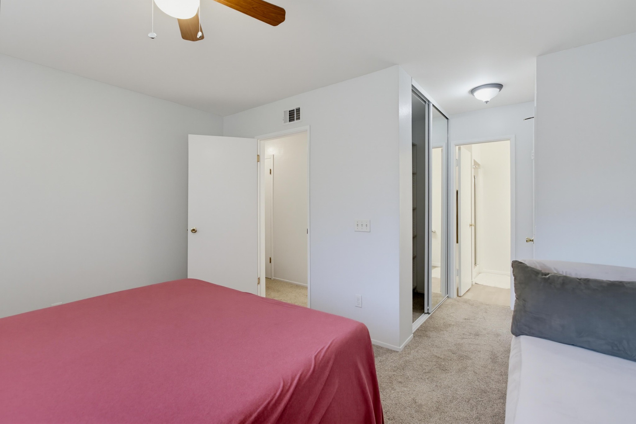 Virtual tour photo 25 of 109 for 400 W Madison Ave