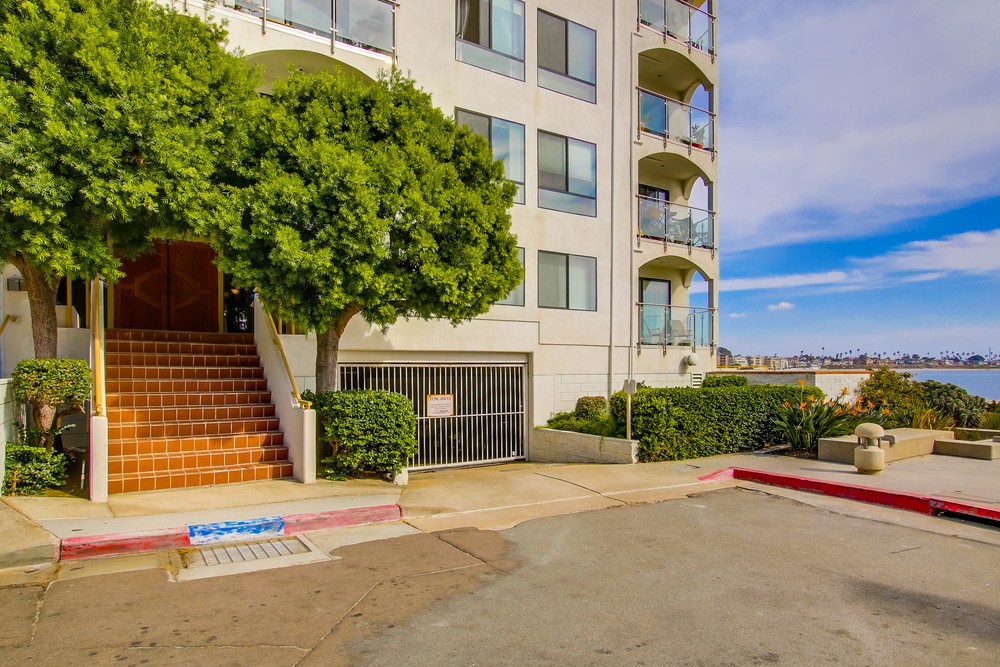 Virtual tour photo 9 of 73 for 4007 Everts St #2g