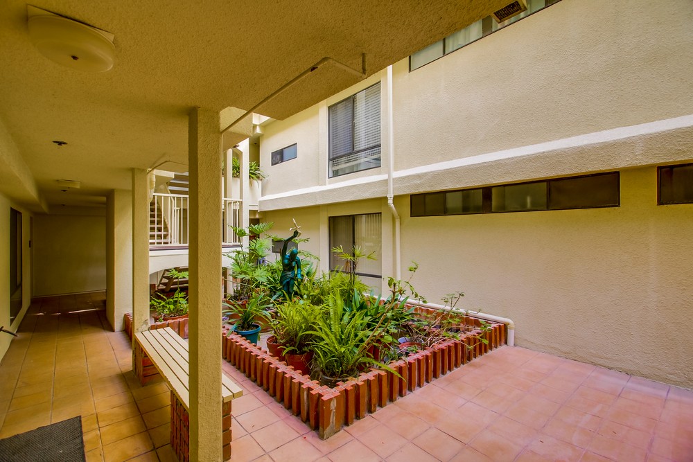 Virtual tour photo 13 of 73 for 4007 Everts St #2g