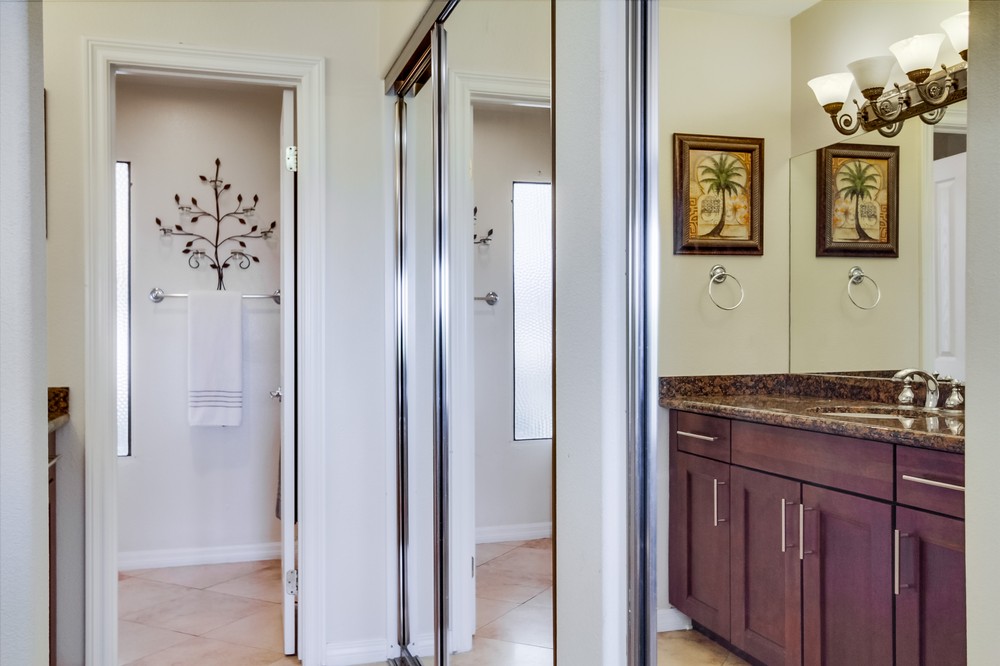 Virtual tour photo 23 of 50 for 4009 Crown Point Drive