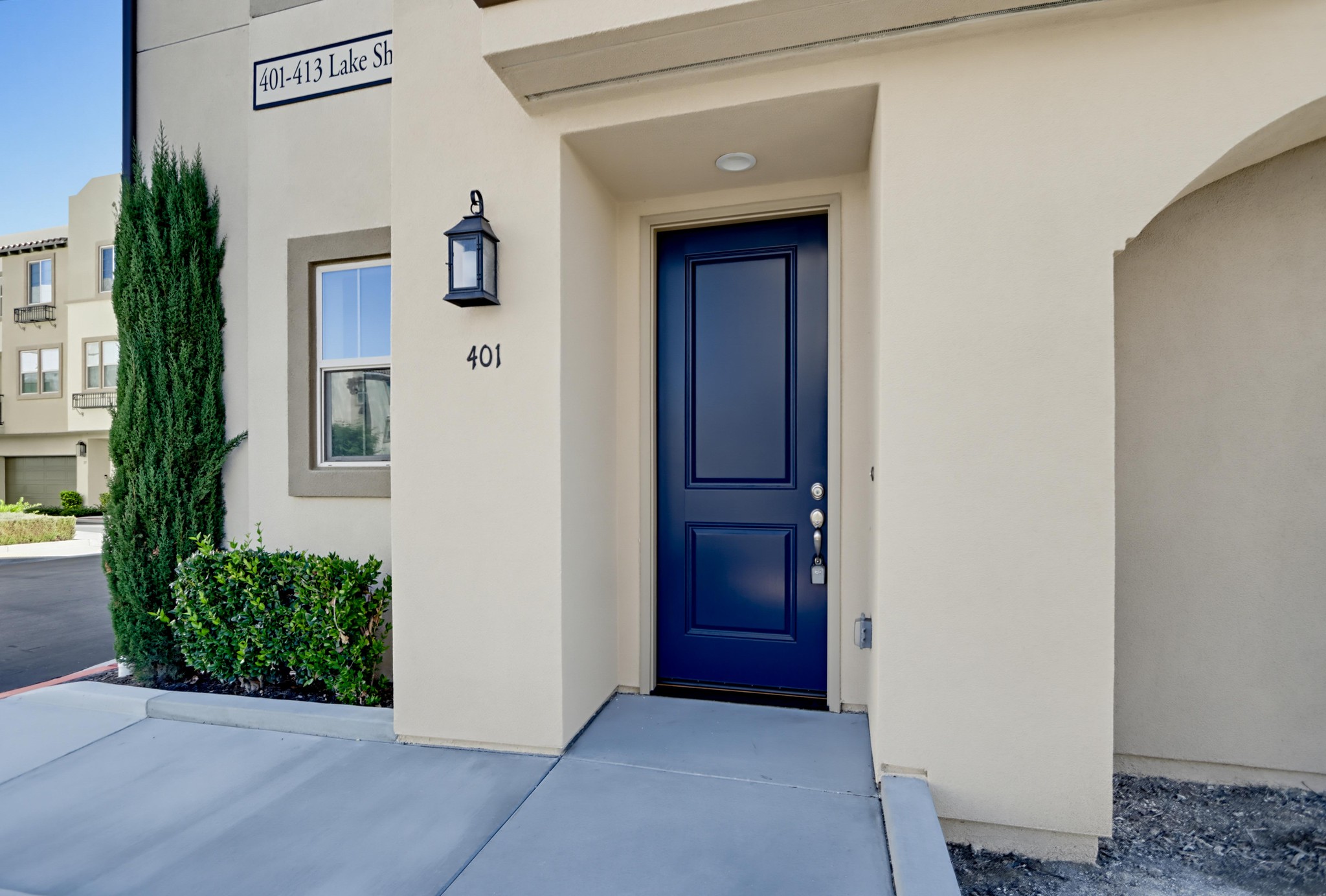 Virtual tour photo 6 of 47 for 401 Lake Shore Wy