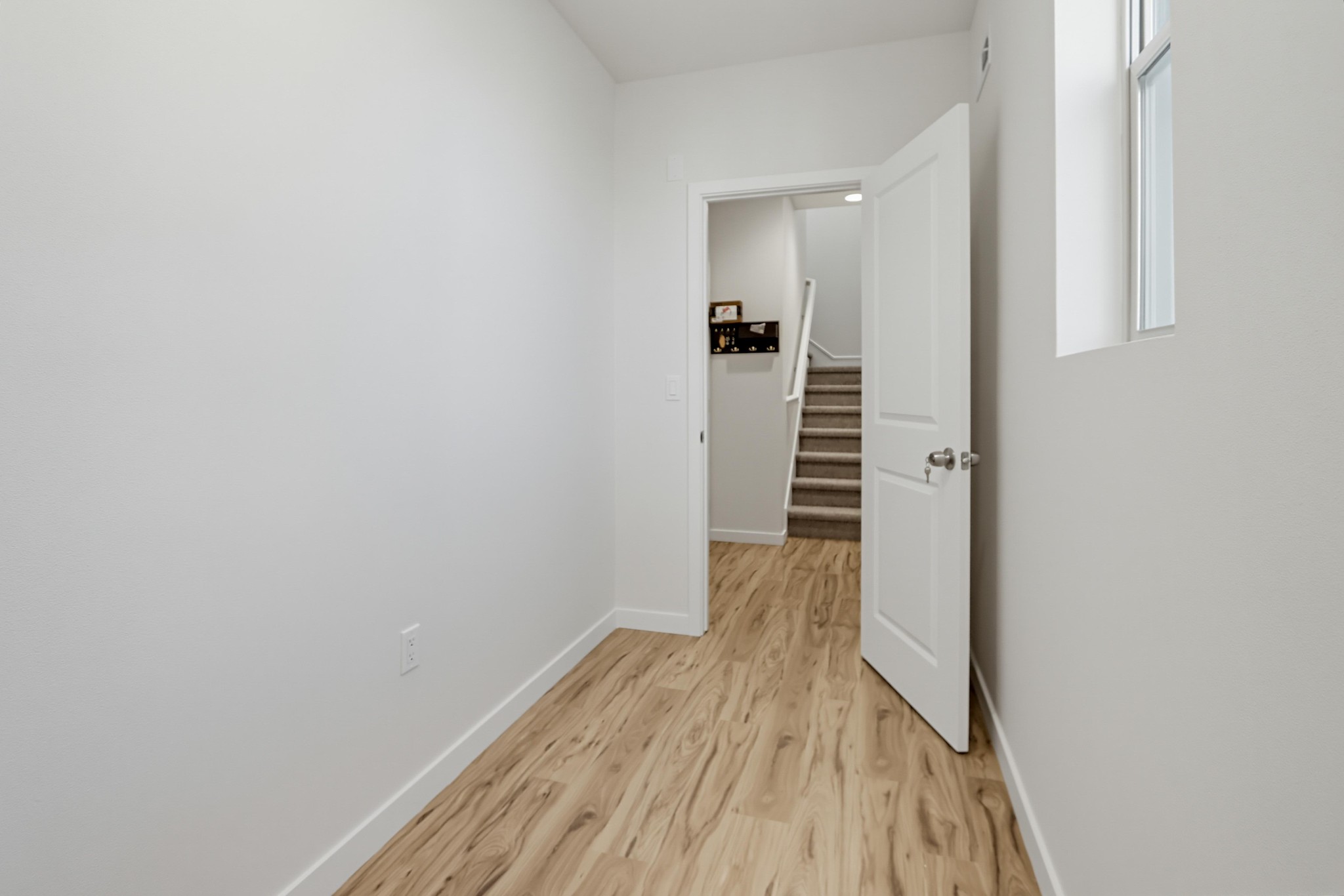 Virtual tour photo 8 of 47 for 401 Lake Shore Wy