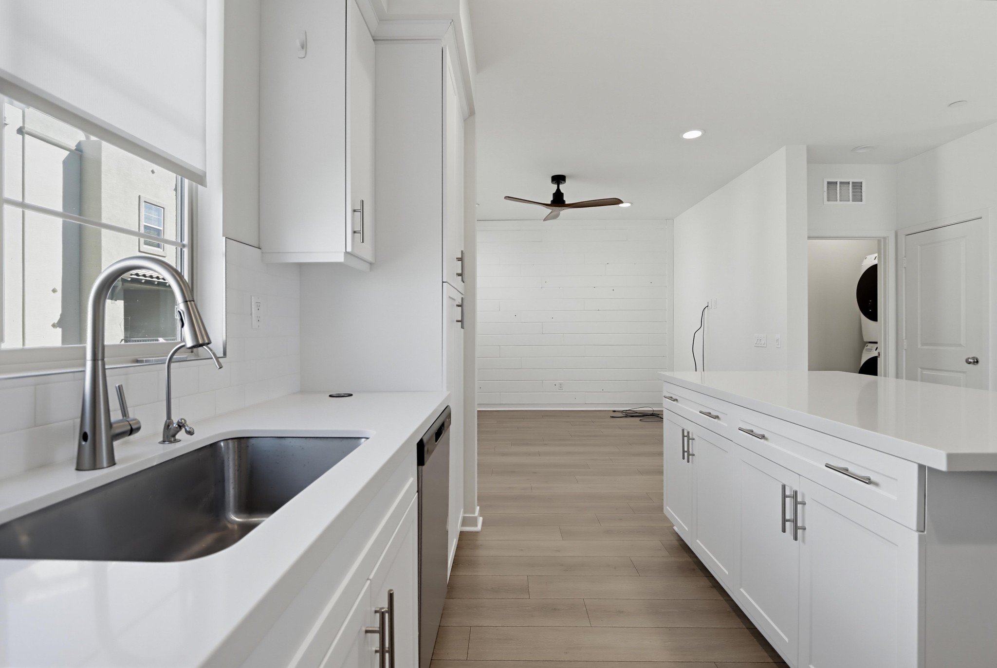 Virtual tour photo 16 of 47 for 401 Lake Shore Wy