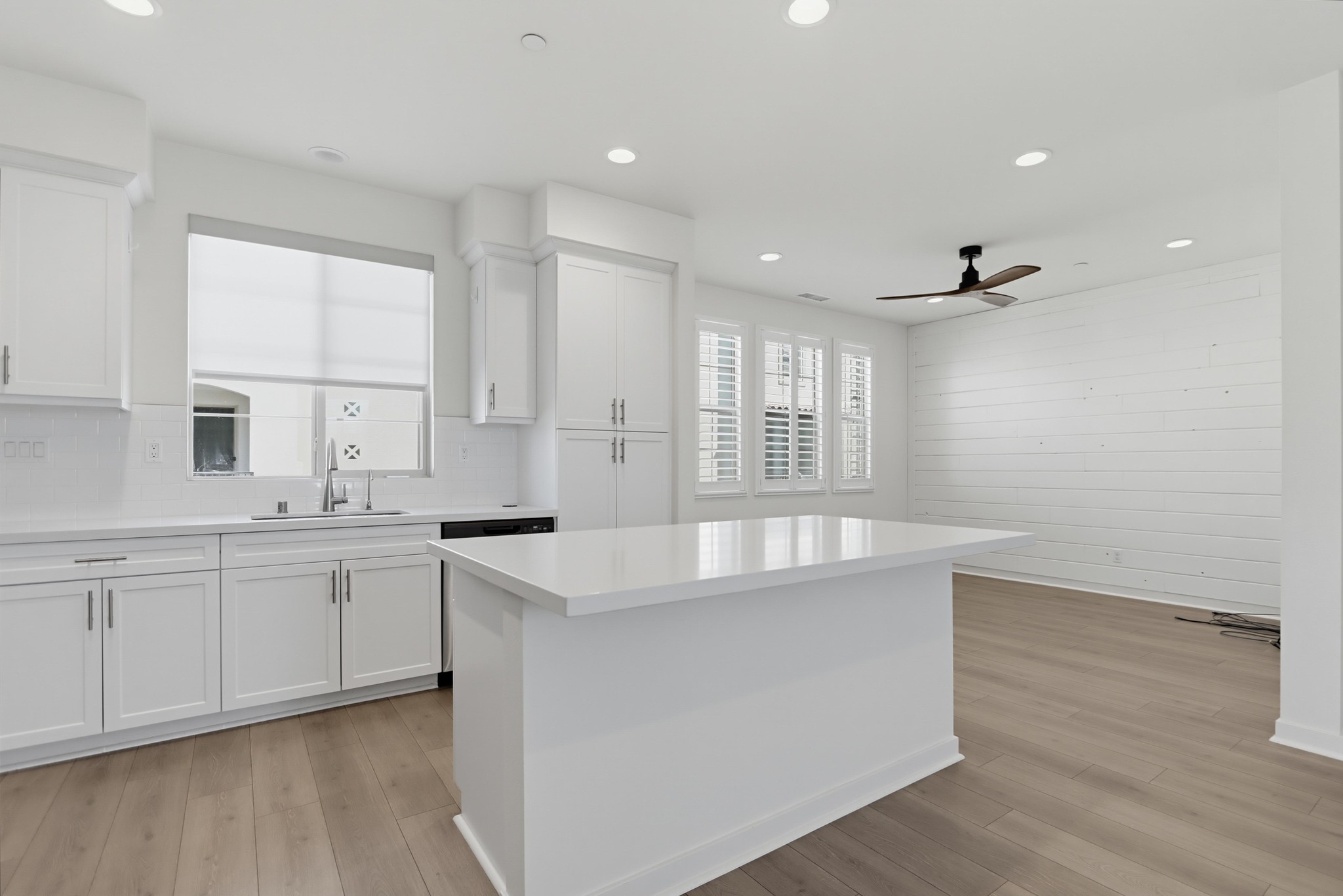 Virtual tour photo 17 of 47 for 401 Lake Shore Wy