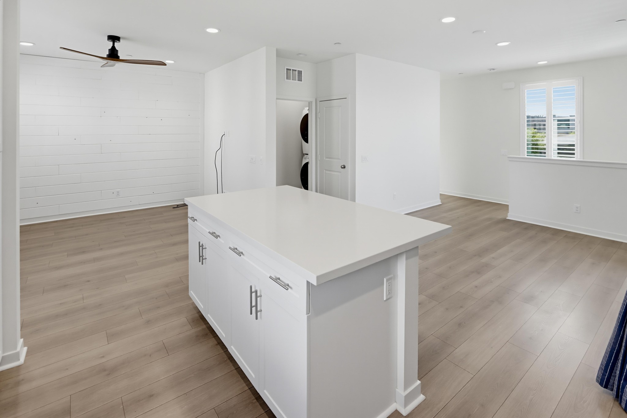 Virtual tour photo 19 of 47 for 401 Lake Shore Wy