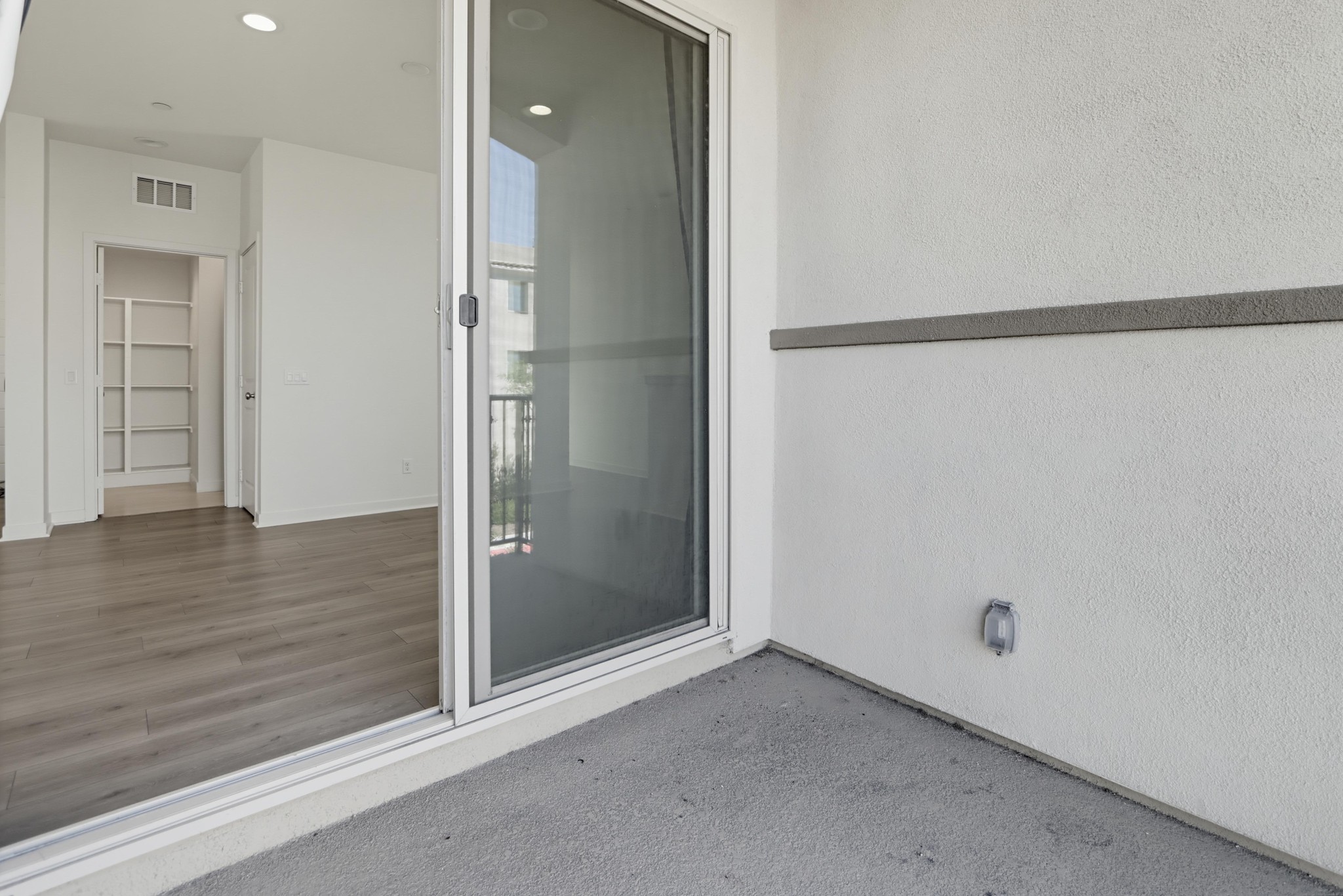 Virtual tour photo 25 of 47 for 401 Lake Shore Wy