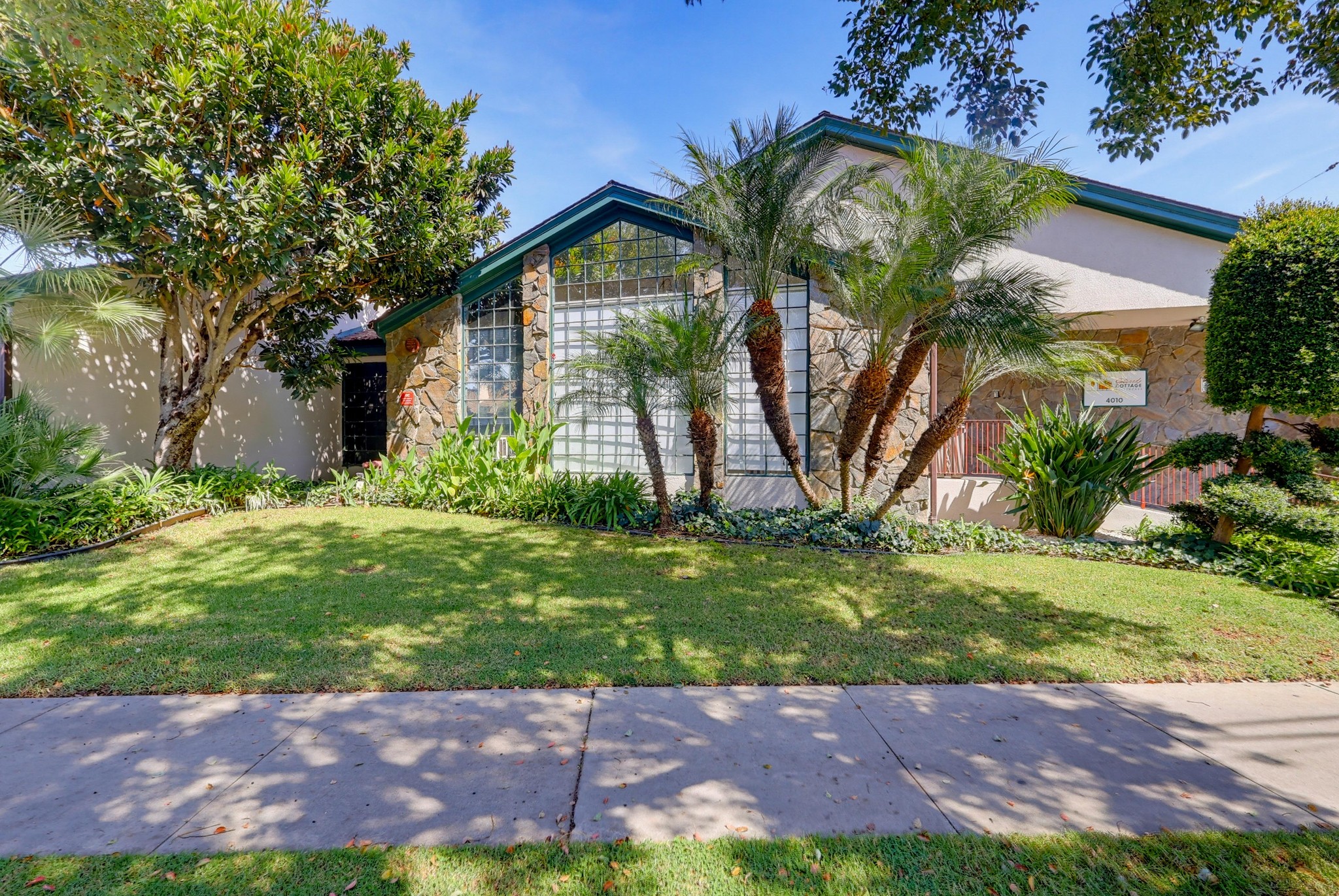 Virtual tour photo 5 of 40 for 4010 N Virginia Rd