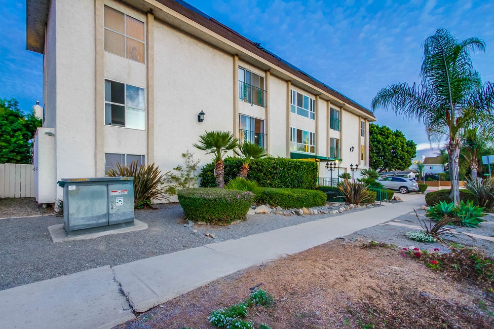 Virtual tour photo 1 of 40 for 4011 Lamont St #2D