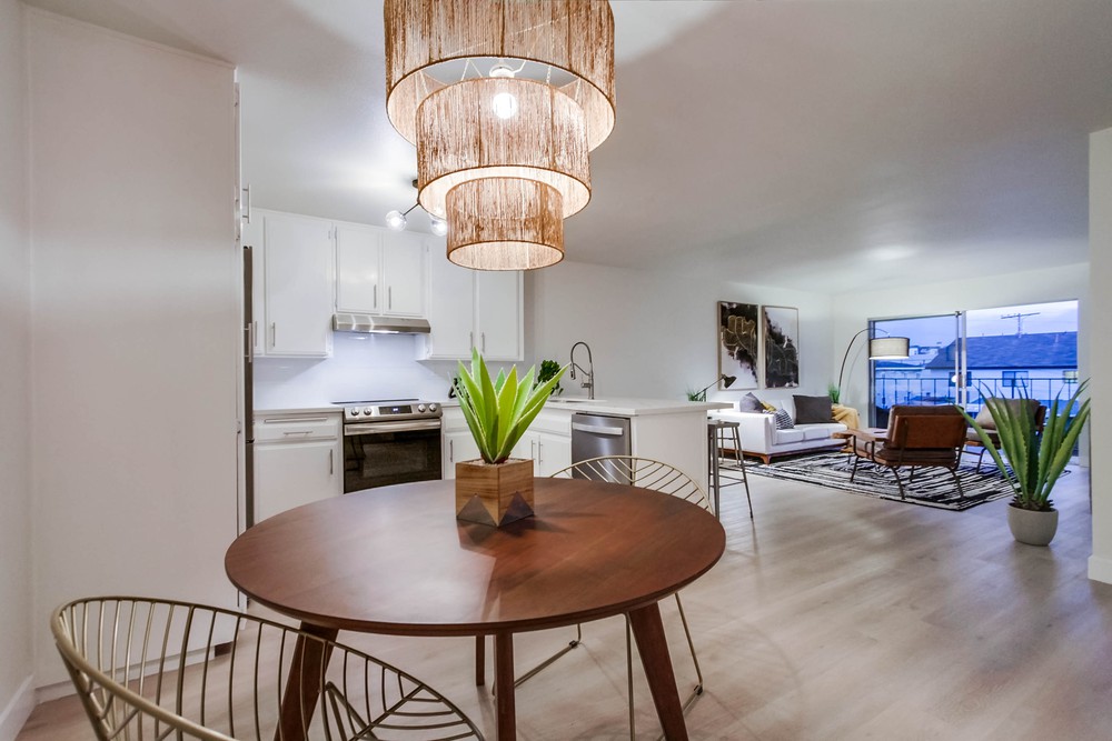 Virtual tour photo 5 of 40 for 4011 Lamont St #2D