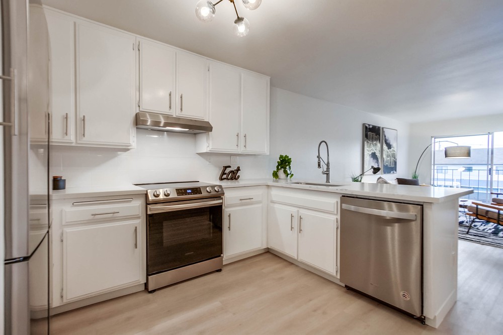 Virtual tour photo 17 of 40 for 4011 Lamont St #2D