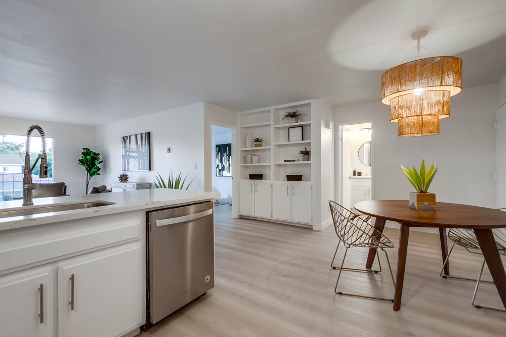 Virtual tour photo 19 of 40 for 4011 Lamont St #2D