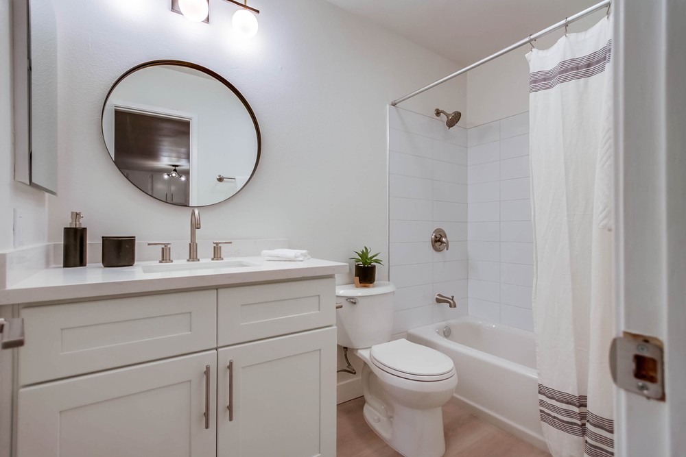 Virtual tour photo 27 of 40 for 4011 Lamont St #2D
