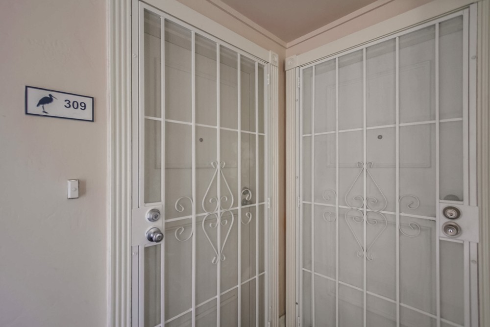 Virtual tour photo 8 of 39 for 4015 Crown Point Dr #309