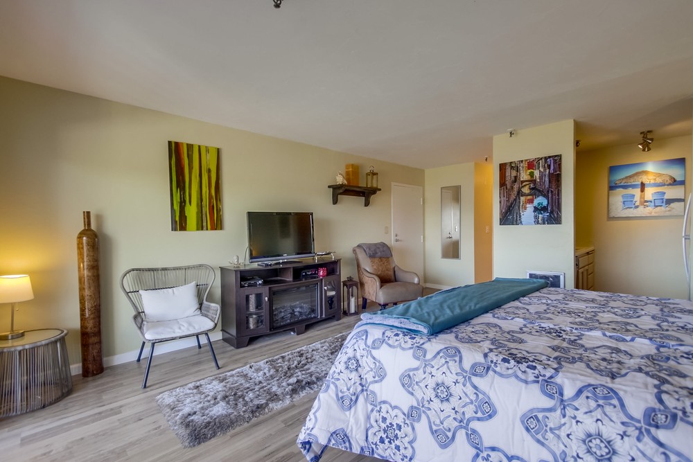 Virtual tour photo 13 of 39 for 4015 Crown Point Dr #309