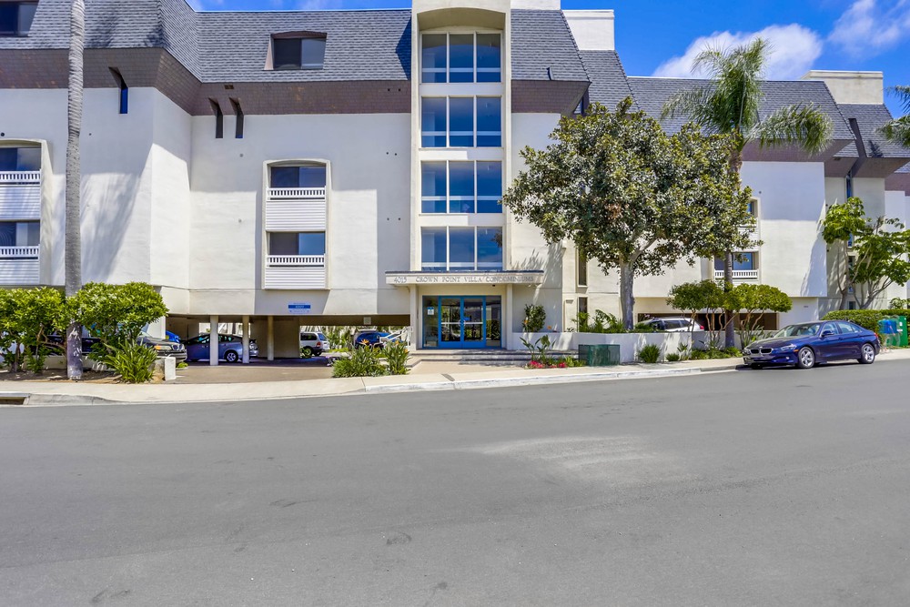 Virtual tour photo 1 of 25 for 4015 Crown Point Dr UNIT 208