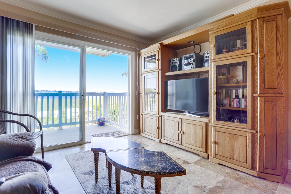 Virtual tour photo 5 of 25 for 4015 Crown Point Dr UNIT 208