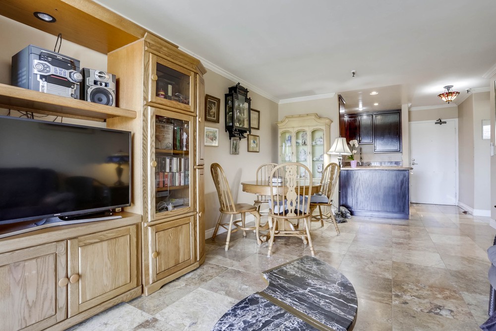 Virtual tour photo 7 of 25 for 4015 Crown Point Dr UNIT 208