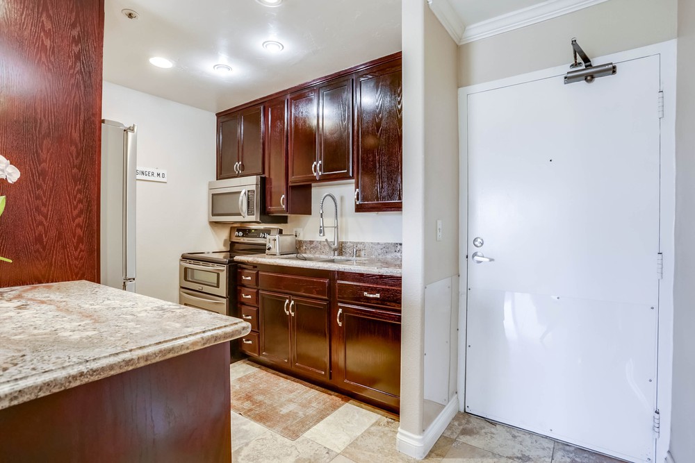 Virtual tour photo 10 of 25 for 4015 Crown Point Dr UNIT 208