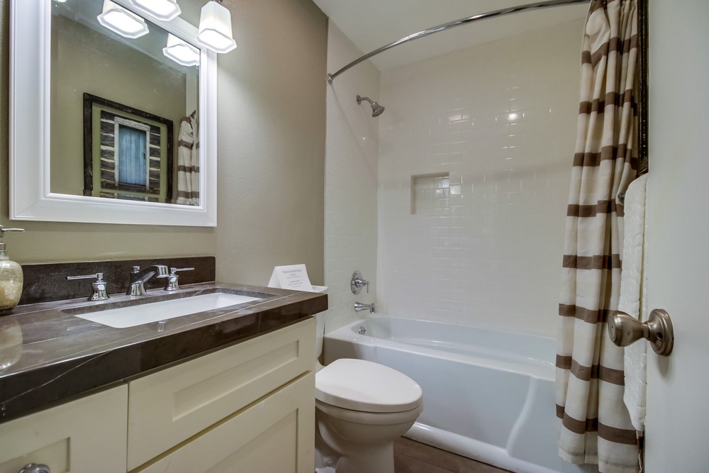Virtual tour photo 34 of 42 for 4015 Crown Point Dr