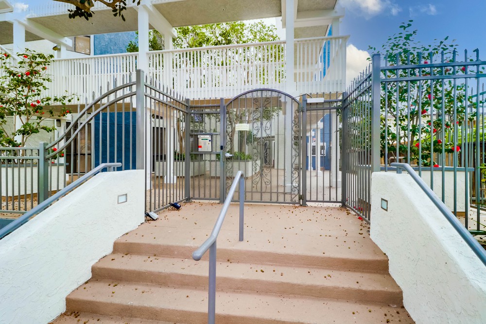Virtual tour photo 4 of 52 for 4016 Gresham St