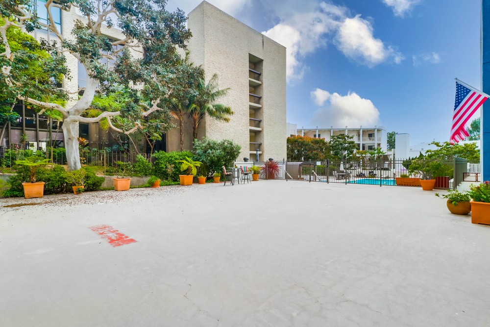 Virtual tour photo 43 of 52 for 4016 Gresham St