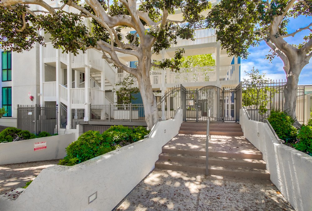 Virtual tour photo 3 of 44 for 4016 Gresham St
