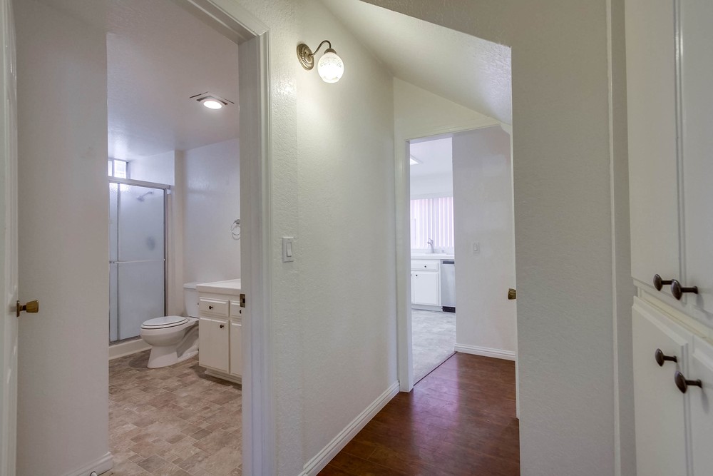 Virtual tour photo 24 of 41 for 402 Arbor Dr