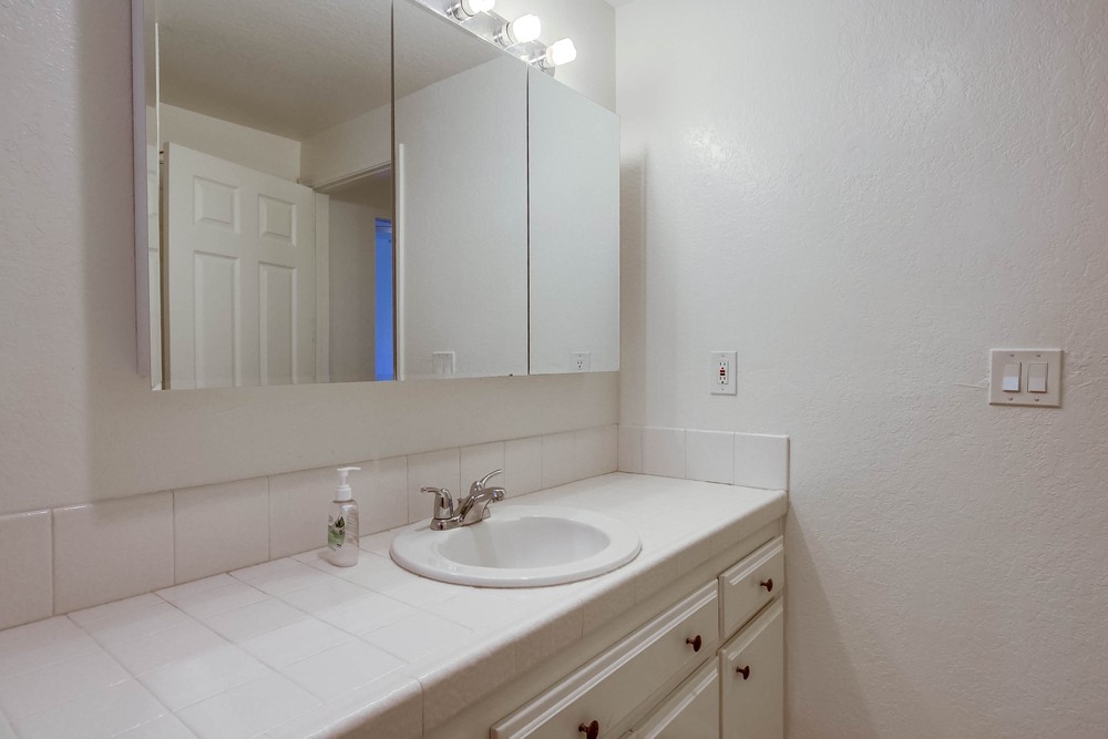 Virtual tour photo 26 of 41 for 402 Arbor Dr
