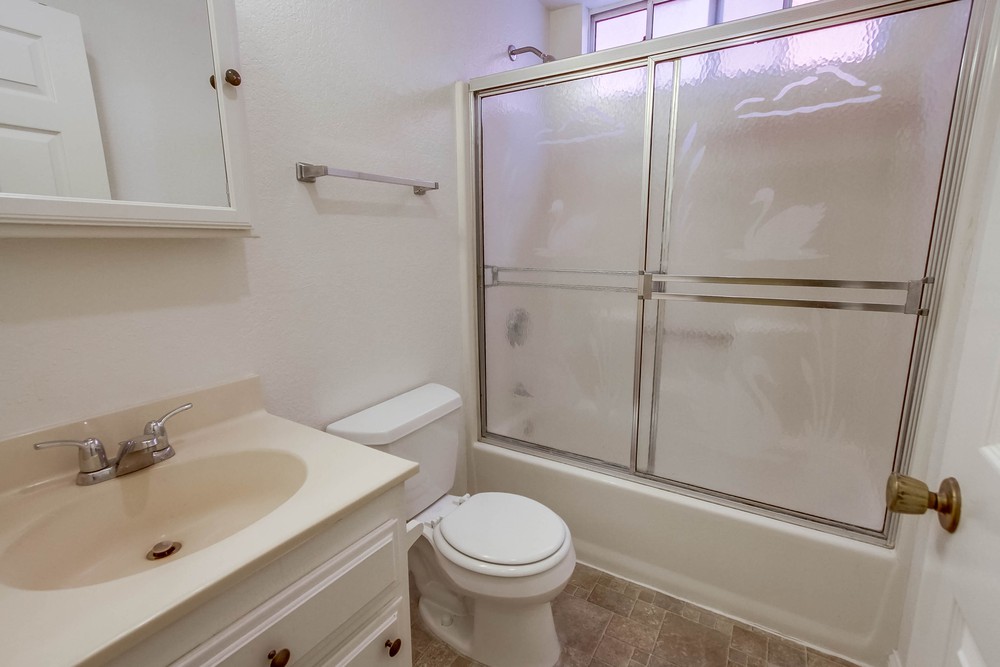 Virtual tour photo 33 of 41 for 402 Arbor Dr