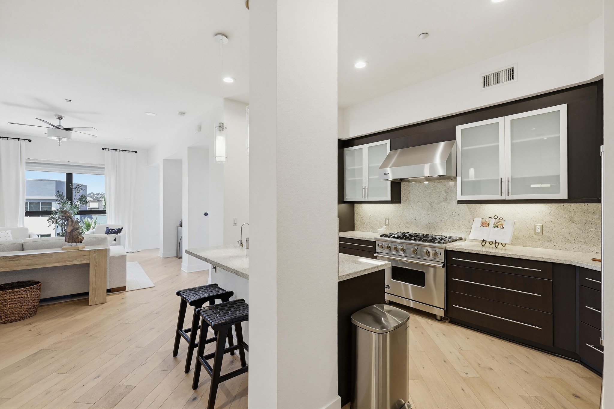 Virtual tour photo 7 of 68 for 402 Rockefeller UNIT 406