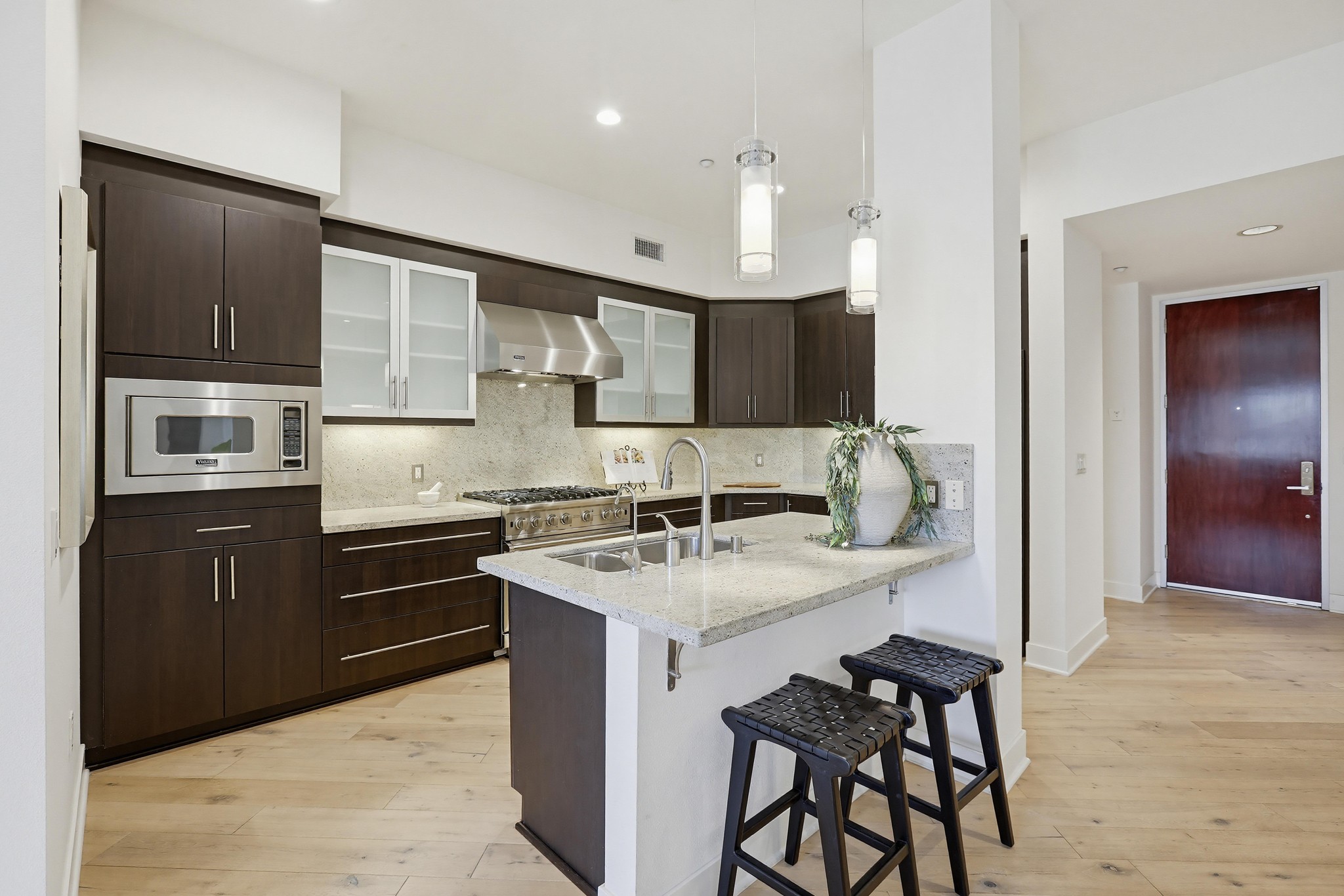 Virtual tour photo 9 of 68 for 402 Rockefeller UNIT 406