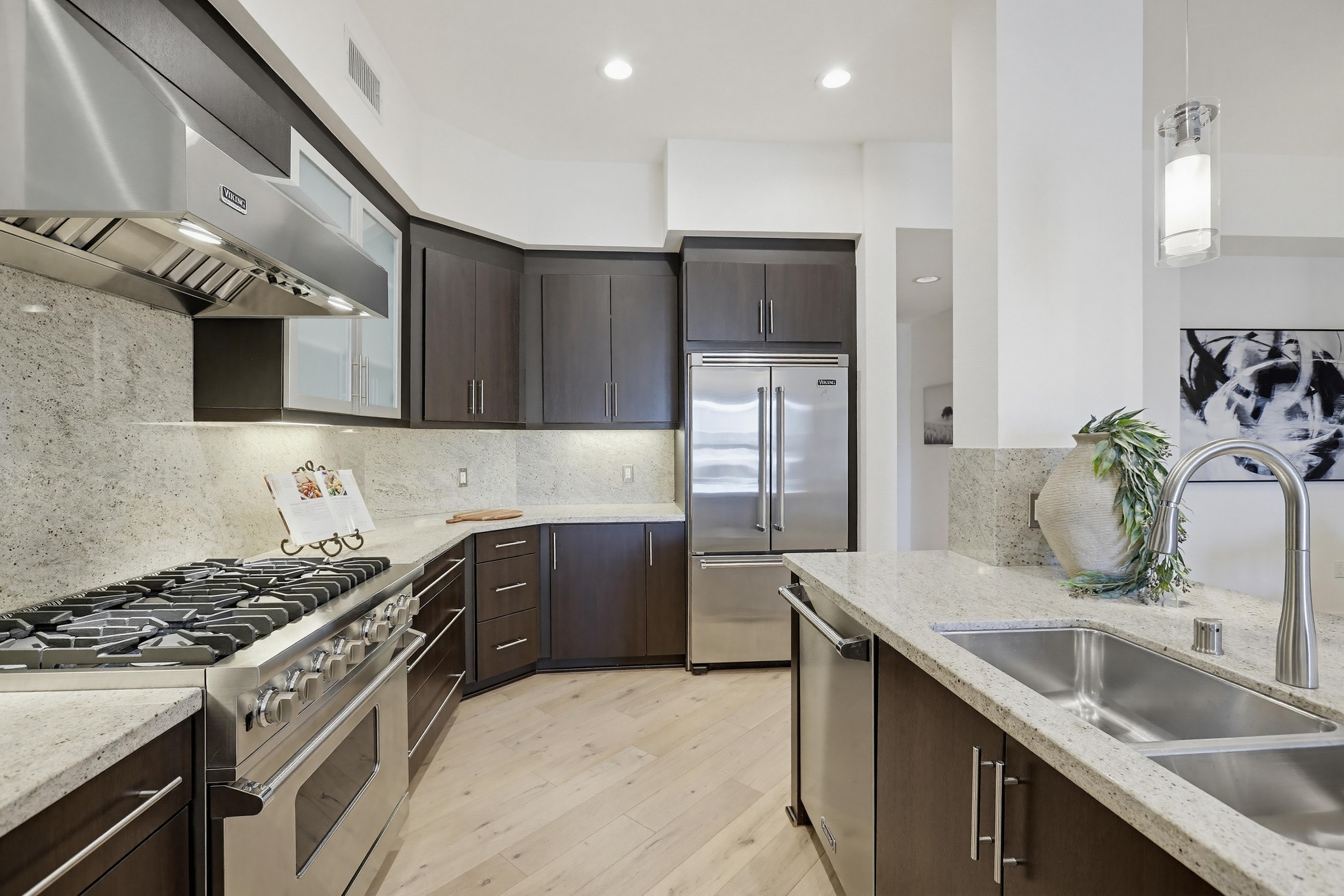 Virtual tour photo 11 of 68 for 402 Rockefeller UNIT 406