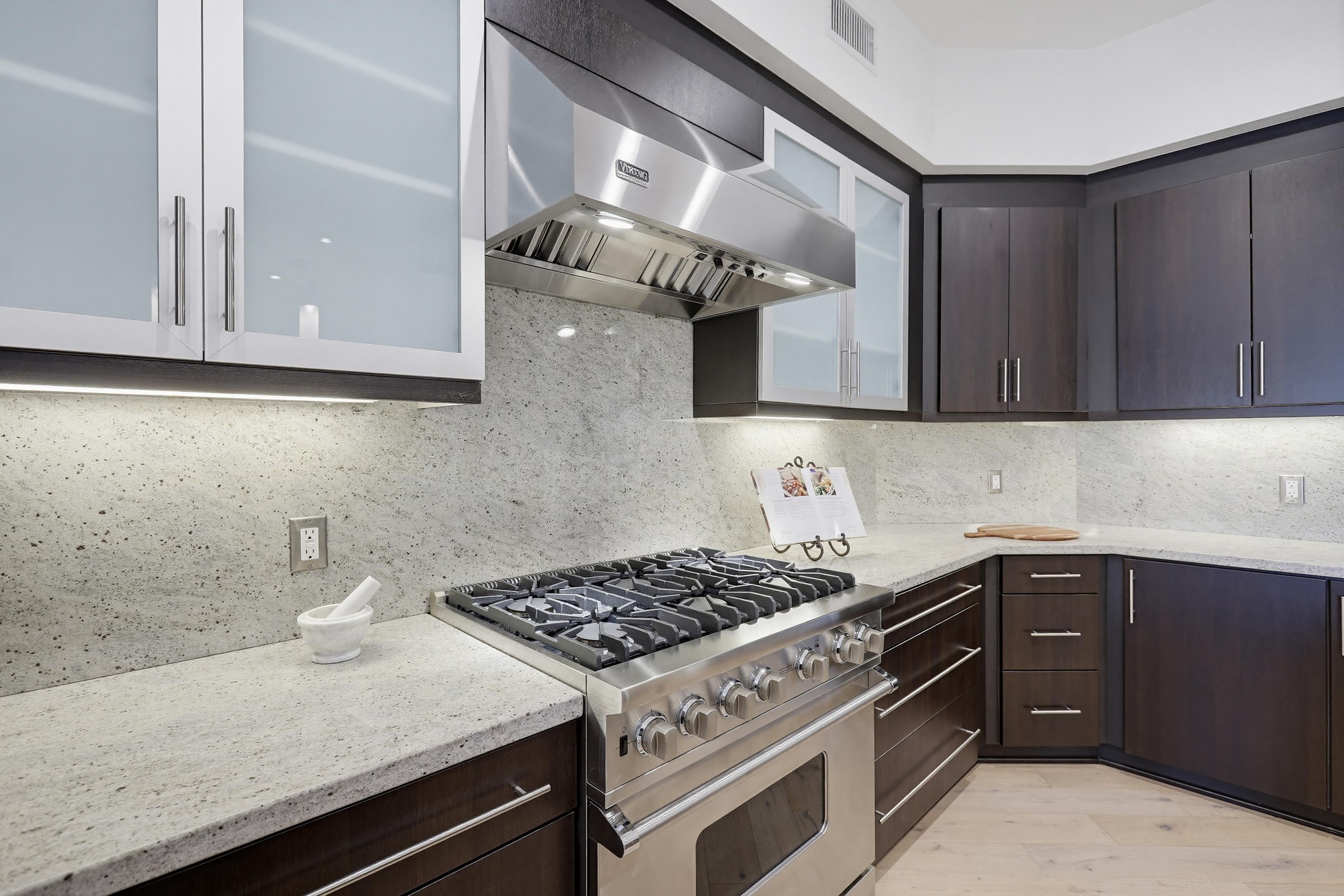 Virtual tour photo 13 of 68 for 402 Rockefeller UNIT 406