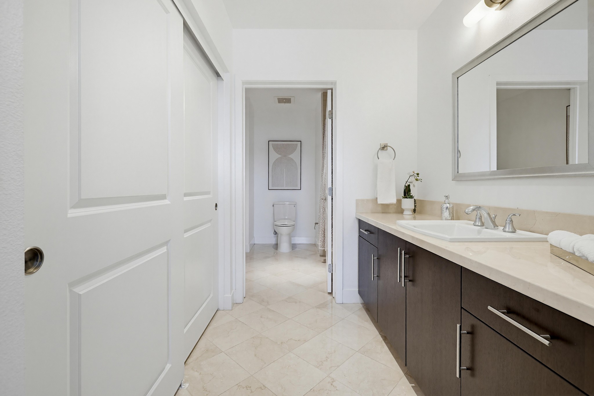 Virtual tour photo 35 of 68 for 402 Rockefeller UNIT 406