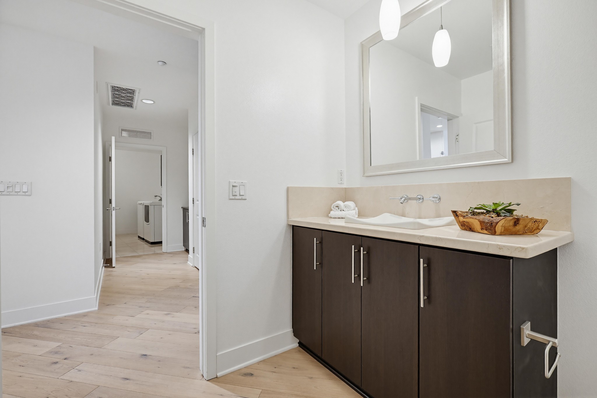 Virtual tour photo 52 of 68 for 402 Rockefeller UNIT 406